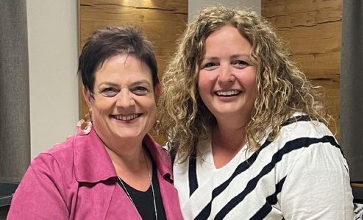 Die neue Bezirksobfrau Martina Kranzl (l.) mit Landesobfrau Cornelia Pöttinger. (Foto: OÖVP)