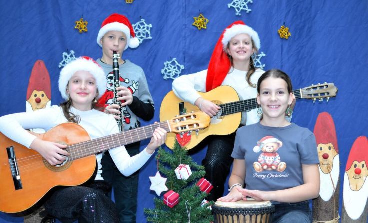 Die Musikmittelschule Saxen sorgt für weihnachtliche Stimmung. (Foto: Musikmittelschule)