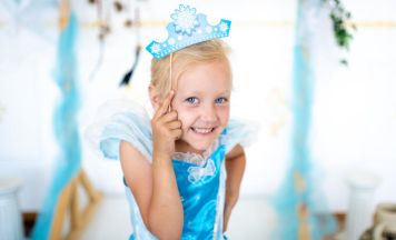 Nachhaltiger Faschingsspaß – Caritas sammelt gut erhaltene Kostüme in Mauthausen