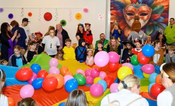 Kasperl, Spiel und Spaß beim Kinderfasching in Schwertberg