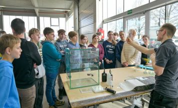 Schüler erlebten die Welt der Glasbearbeitung hautnah