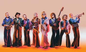 „Fredy Blanco und die Schlaghosen“ bringen den Kult der 70er-Jahre nach Perg