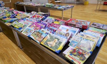 Gut erhaltene Kindersachen suchen beim Frühlingsbasar in Katsdorf neue Besitzer