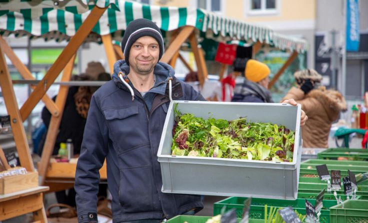 Allerlei Regionales gibt es beim Perger Wochenmarkt. (Foto: Boris Mitterlehner)