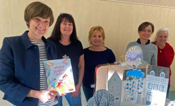 Autorin und Illustratorin Leonora Leitl begeisterte im Schwertberger Hort