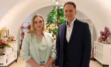 Junge Floristin lässt alte Blumenadresse in Perg neu aufblühen