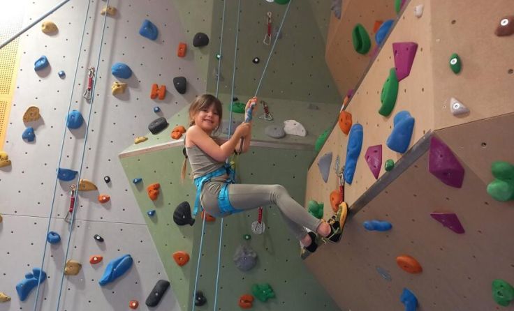 Beim Kletterkurs ging es für die Hortkinder hoch hinaus. (Foto: privat)