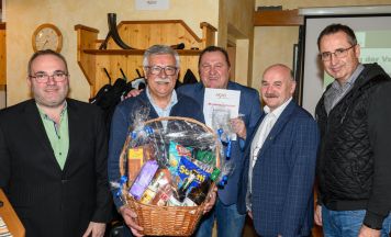 Große Freude über neuen Obmann und Ehrenmitglied