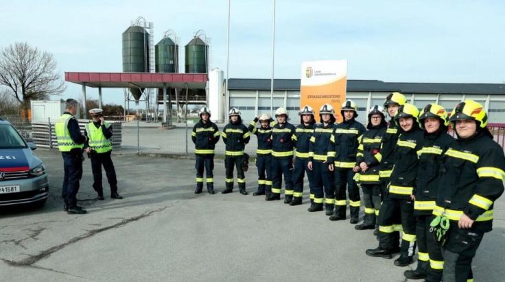 26 neue Verkehrsregler für den Feuerwehrbezirk Perg