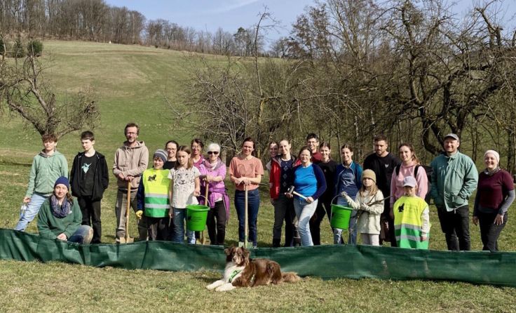 Zahlreiche Freiwillige waren gemeinsam auf Rettungsmission. (Foto: Heidi Kurz)