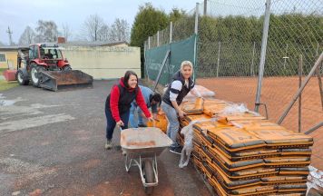 Tennisplätze bereit für die neue Saison