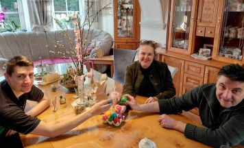 Vom Stall auf den Ostertisch – Über Familie Gumplmayr und ihre 8.600 Hennen