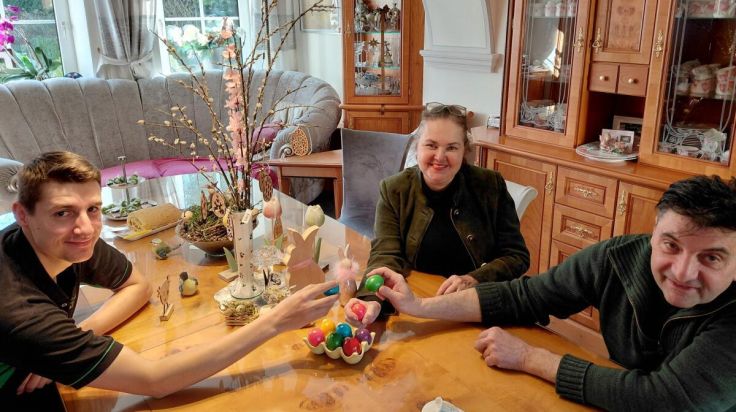 Vom Stall auf den Ostertisch – Über Familie Gumplmayr und ihre 8.600 Hennen