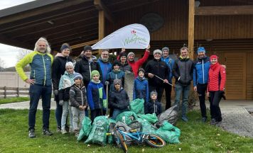 Naturfreunde Perg sammelten elf Säcke voll Müll am Naarnuferweg