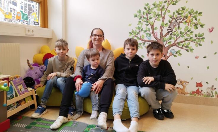 Tagesmutter Gabriele Rott mit Kindern im Seniorium Grein. (Foto: privat)
