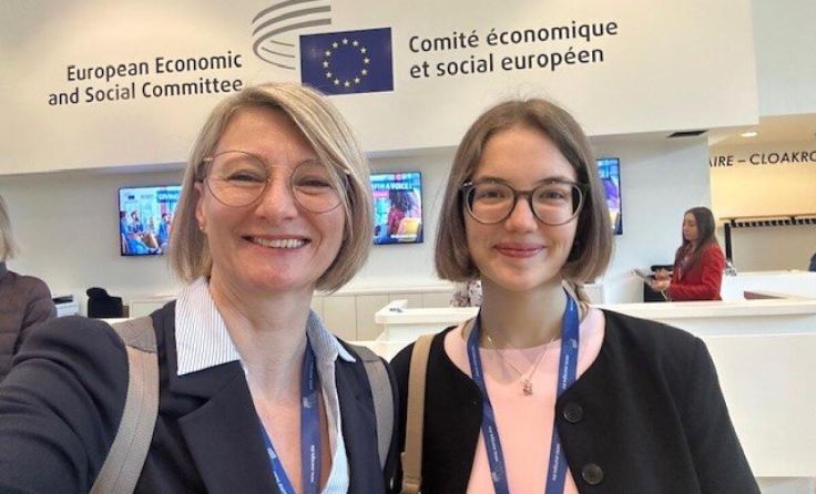 Professorin Ulrike Haider (l.) und Schülerin Elisabeth Achleitner vom BORG Perg. (Foto: Haider)