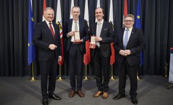 Naarner erhielten Goldenes Ehrenzeichen für den oberösterreichischen Landesdienst 