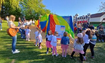 Ein Grund zum Feiern – 50 Jahre Pfarrcaritas Kindergarten Mitterkirchen