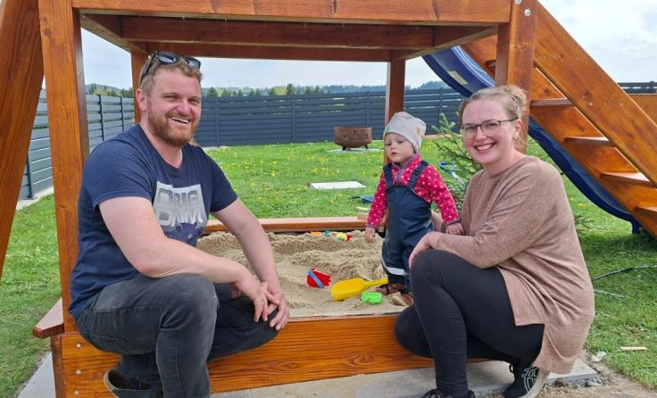 Auch Familie Langeder aus Münzbach freute sich über frischen Sand. (Foto: Gerald Langthaler)