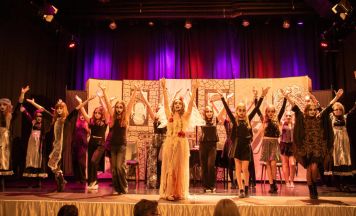 Mittelschüler begeisterten mit „A Rocky Horror Holiday“ mehr als 500 Zuseher