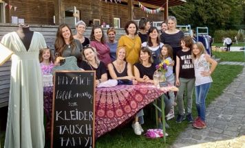 Kleidertauschparty mit Kuchenbuffet beim Waldbad Perg