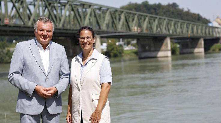 Erster Pfeiler für die Donaubrücke Mauthausen ist fertig