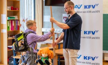 Volksschulkinder in Arbing und Pergkirchen für sicheres Busfahren sensibilisiert