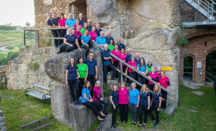 Der Chor "Windhaag Cantat" lädt zum „Ohrenschmaus im Klostergarten“. (Foto: Windhaag Cantat)