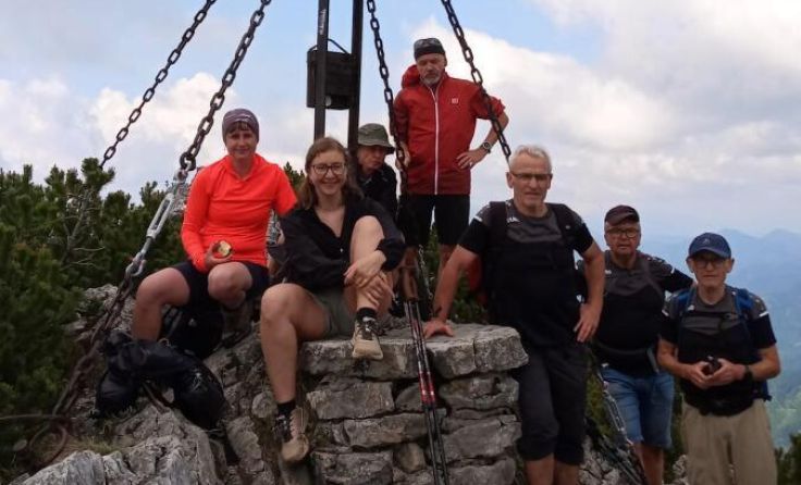 Acht Teilnehmer wanderten auf die Stumpfmauer. (Foto: Naturfreunde Mauthausen)