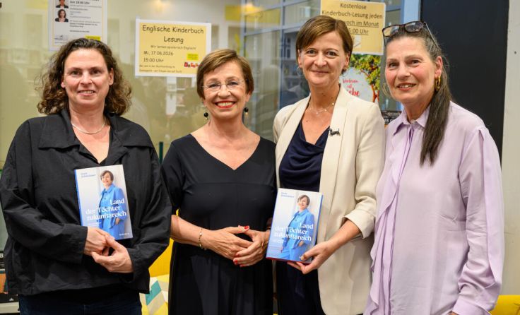 V.l.: Nina Horaczek, Doris Schmidauer, Sabine Schatz und Renate Wagner. (Foto: Astifoto)
