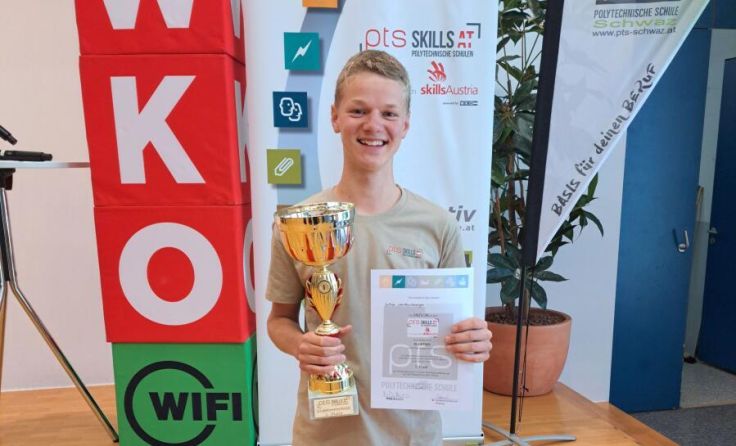 Julian Leonhartsberger jubelt über Gold. (Foto: PTS Grein)