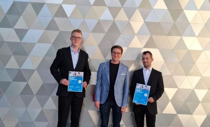 V.l.: Paul Kern, Lehrer Philipp Edelsbacher und Theodor Aglas-Wegerer. (Foto: BORG Perg)