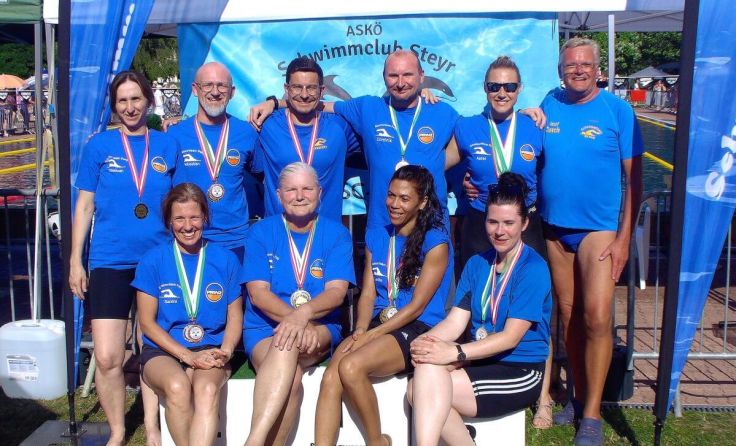 29 Podestplätze für das Perger Master-Schwimmteam bei der Landesmeisterschaft. (Foto: Diwold)