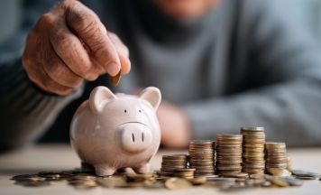 Forderung von 240 Milliarden Euro: Rentner klagen Staat Deutschland