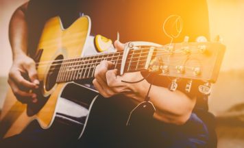 Ray Stevens hält Albumstart trotz Halswirbelbruch auf Kurs