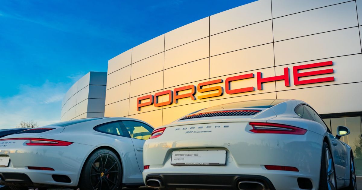 Bombshell: Porsche slides almost one billion euros into the red