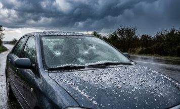 Heftige Unwetter beschädigen Autos und Dächer in Norddeutschland