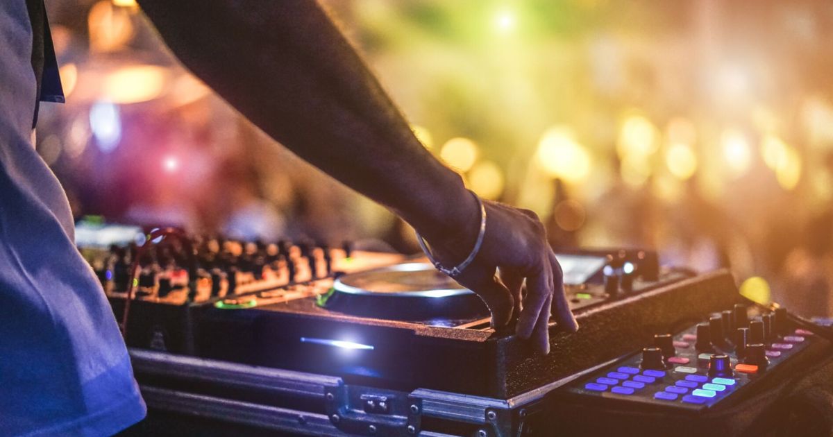 Französischer DJ Kavinsky tot in Pariser Wohnung aufgefunden