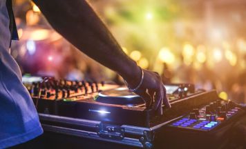 Französischer DJ Kavinsky tot in Pariser Wohnung aufgefunden