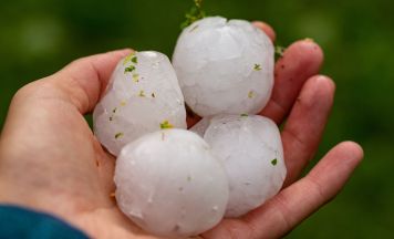 Heftiger Hagel in steirischer Gemeinde färbt Landschaft weiß