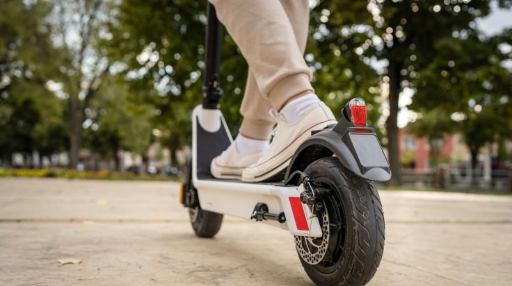 Tragödie: 14-Jähriger stirbt nach Unfall mit E-Scooter