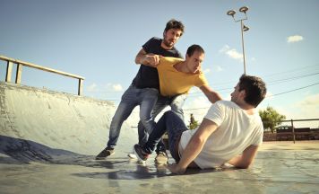 Kinderstreit um Ball eskaliert zu Schlägerei mit 30 Erwachsenen