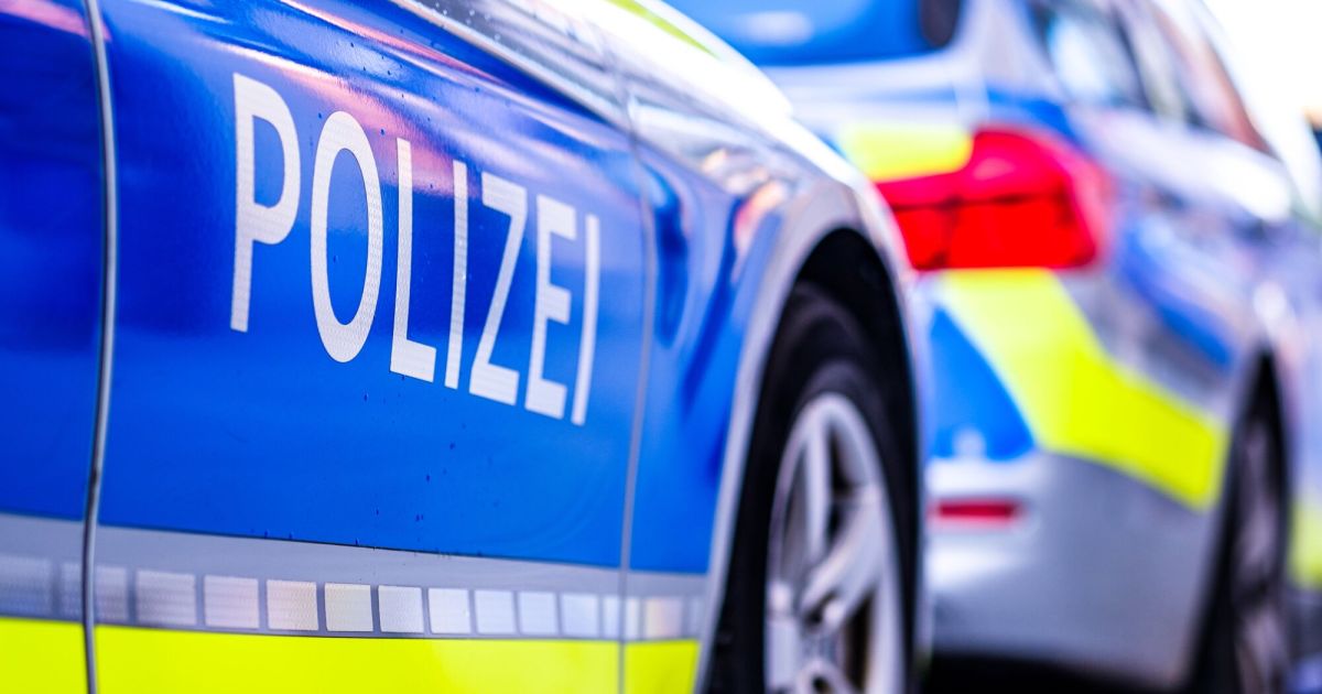 Tragödie: Familie bei Unfall mit Polizeiauto schwer verletzt