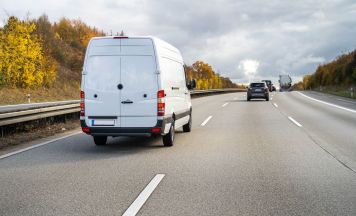 Tragödie auf der Autobahn: Mann wird von Transporter tödlich erfasst