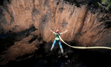 Tragödie: Frau (21) stirbt bei Bungee-Sprung