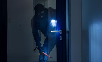 Einbrecher-Taktiken: Vorsicht bei Zetteln an der Haustür
