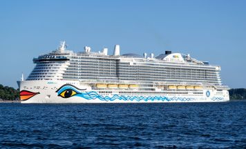 Kreuzfahrtschiff rettet vier Fischer von brennendem Kutter