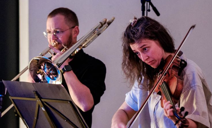 Mira Gregorič – Geige, Peter Nickel – Posaune (Bildrechte: Robert Wetzlmayr)