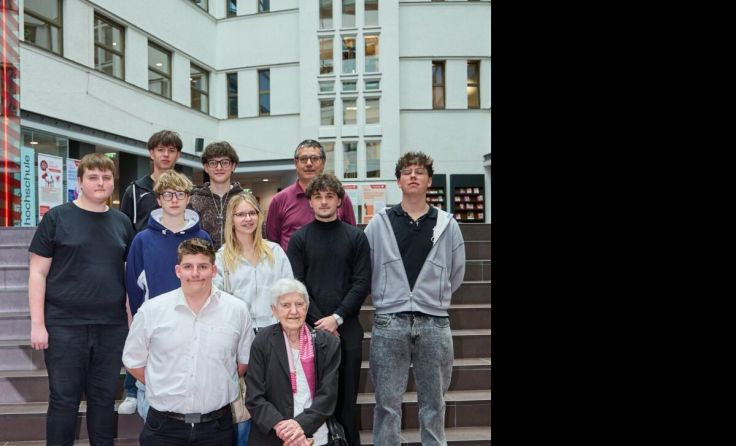 2AFIT HTL Perg mit NS-Zeitzeugin Anna Hackl (Foto: AK OÖ / Christoph Staudinger)