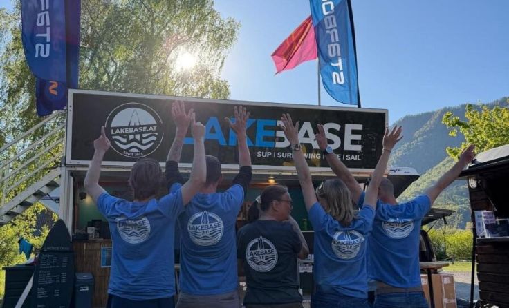 Das Opening der Lakebase am Traunsee fand bei sonnigem Wetter statt. (Foto: Christoph Hoerner)